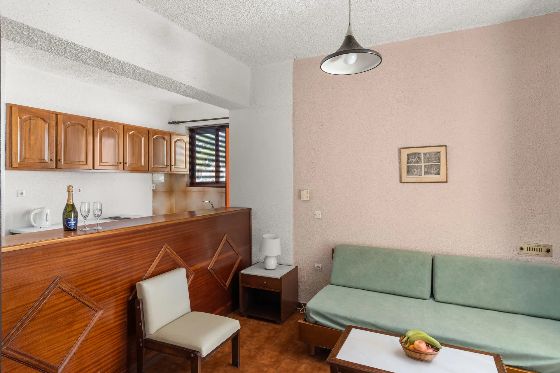 Tiara Holidays - Iliessa Beach Hotel - One Bedroom Apartment Ground Floor - living room and kitchen